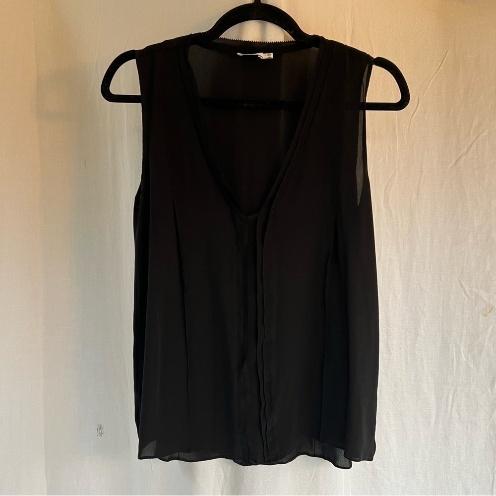Vince black camisole with raw edge details Sz. S
